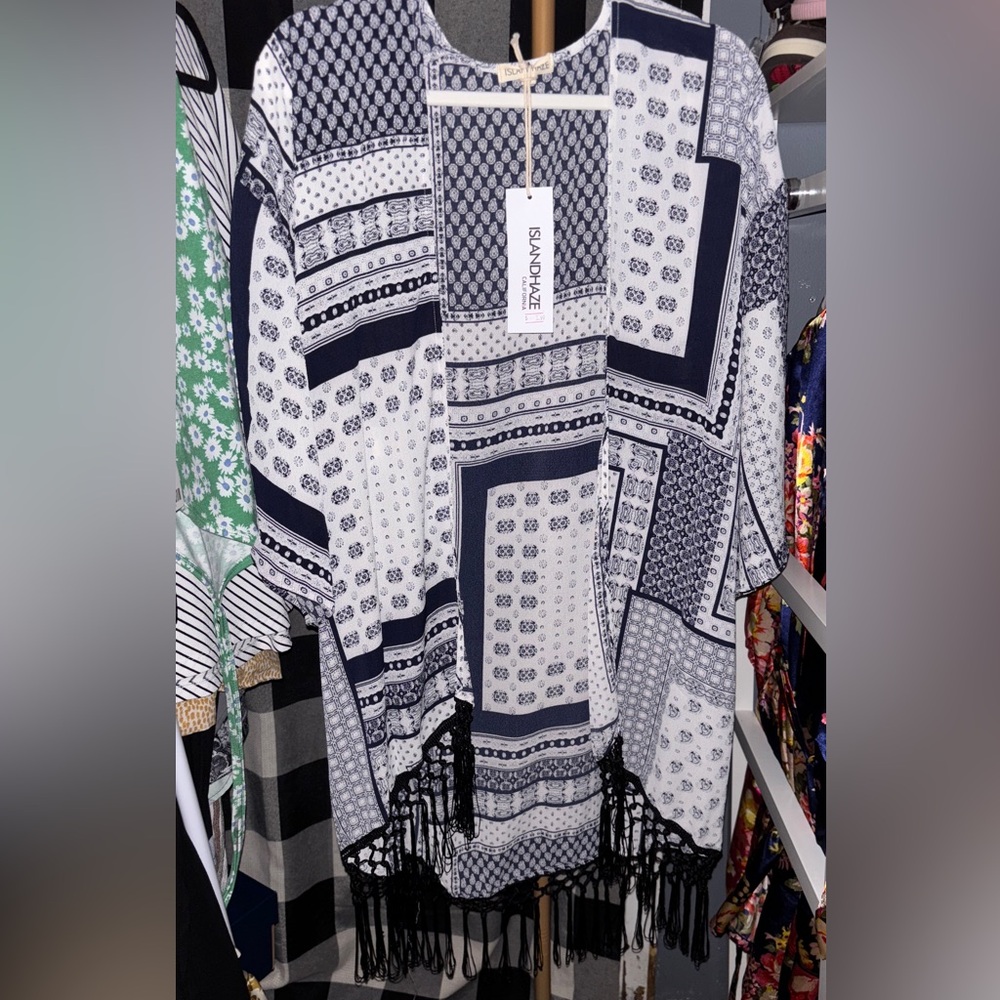 Islandhaze Black,Blue and White Patterned Kimono